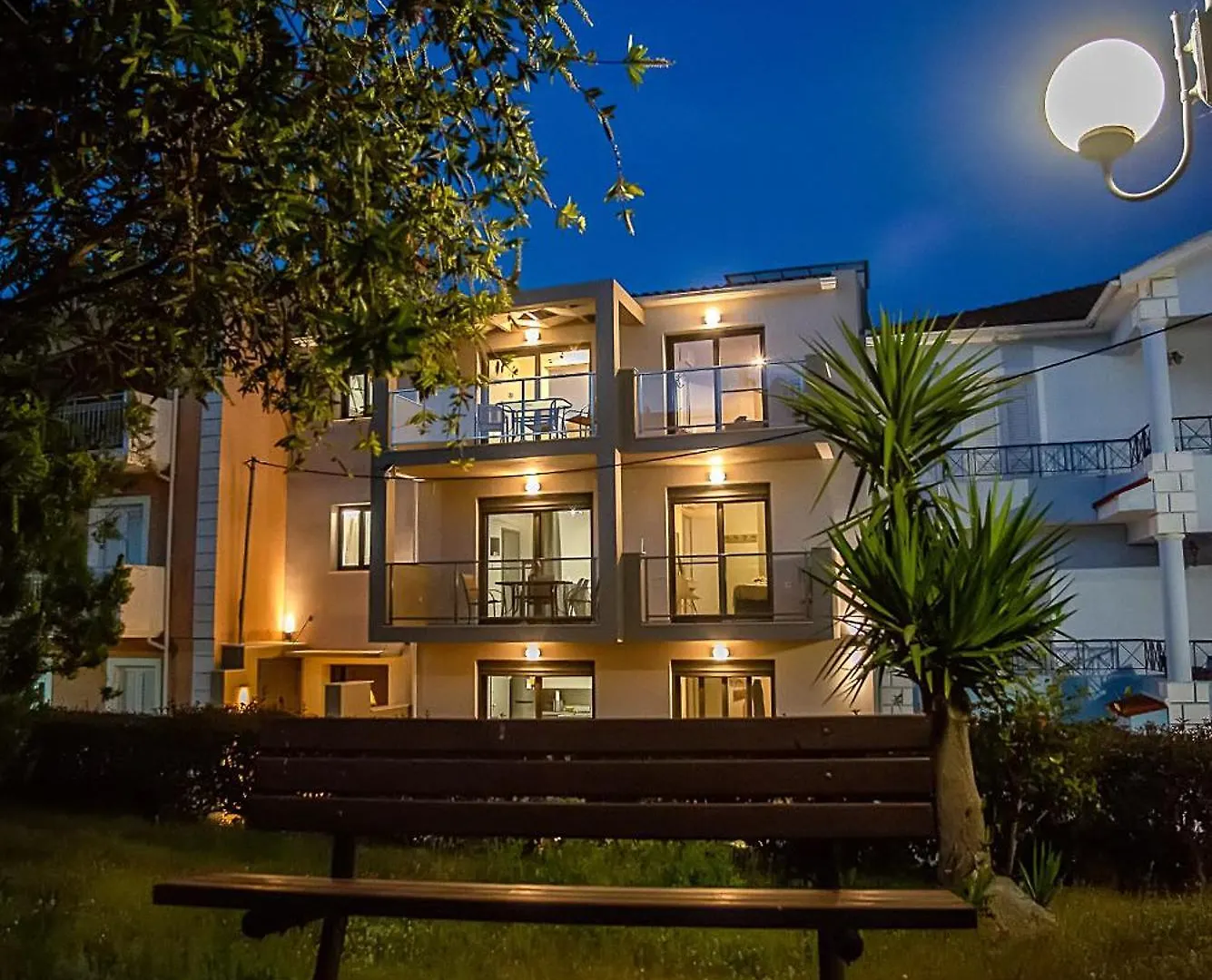 Emily'S Luxury Apartments/ Garden Аргостолион
