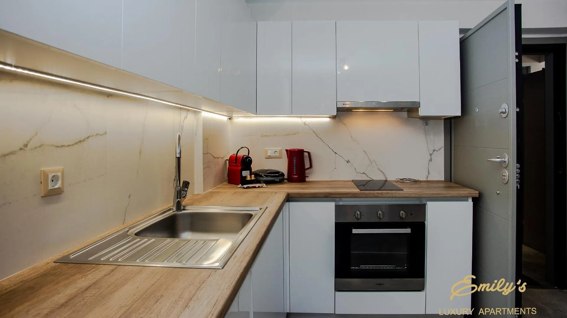 Emily'S Luxury Apartments/ Garden Аргостолион 0*,
