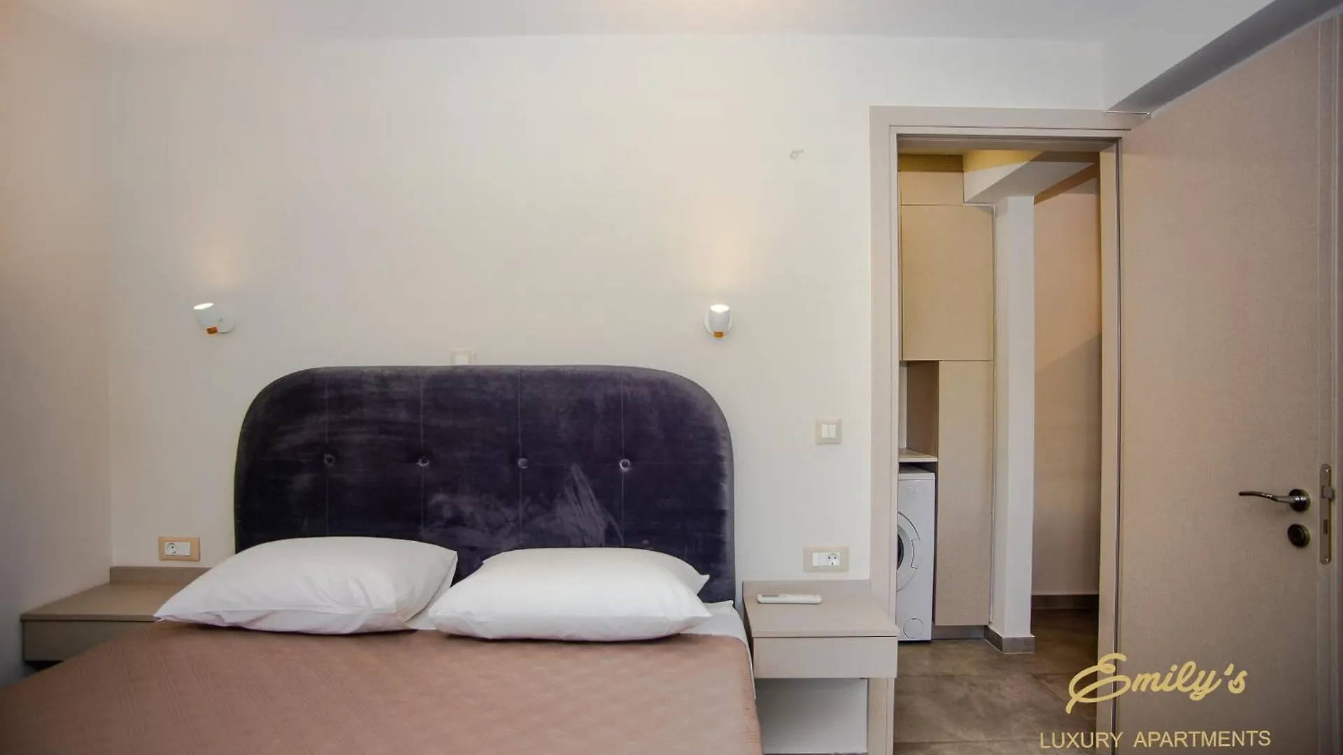 Emily'S Luxury Apartments/ Garden Аргостолион 0*,